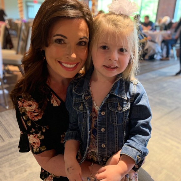 🌻 Poshmark Ambassador 🌻 - Picture 3 of 8